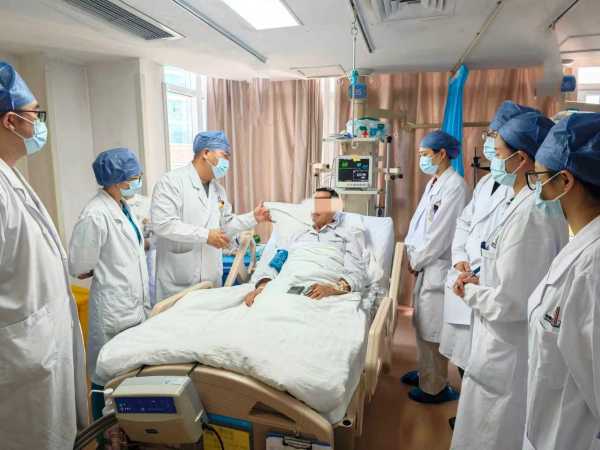男子驾车6小时突发肺栓塞，医生建议司机长时间驾车应定时停车活动
