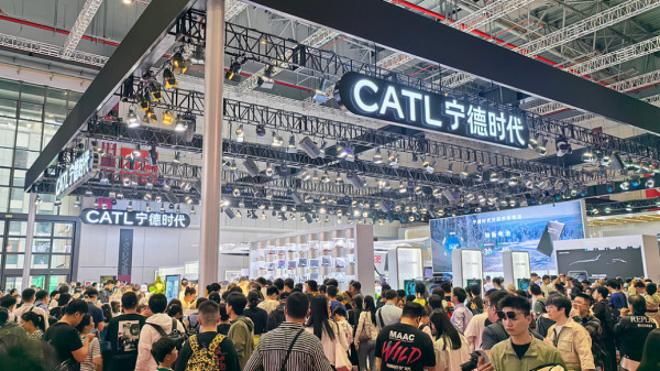 日赚近1.8亿，“宁王”订单激增下扩产：受制于产能今年市占率下滑