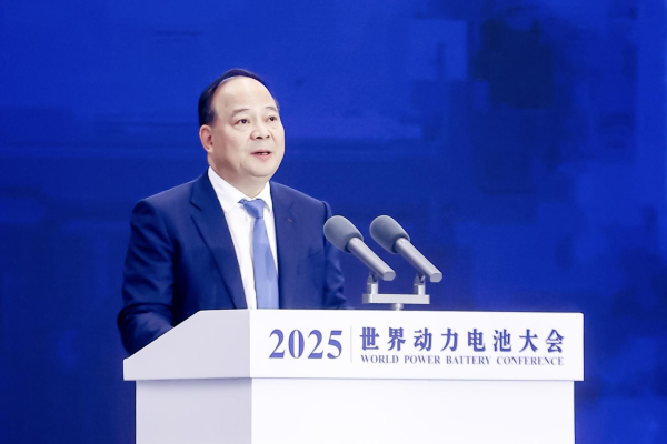 曾毓群：新能源产业站在新的十字路口，锂电企业可从四个维度探索增长空间